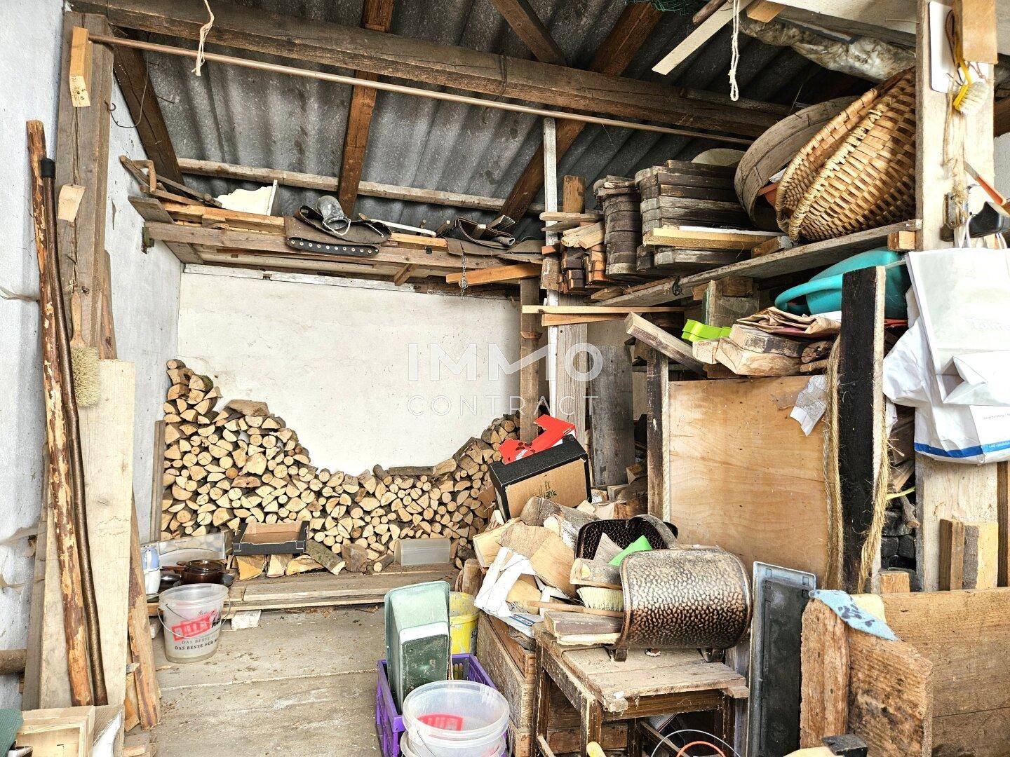 Lagerraum neben Garage