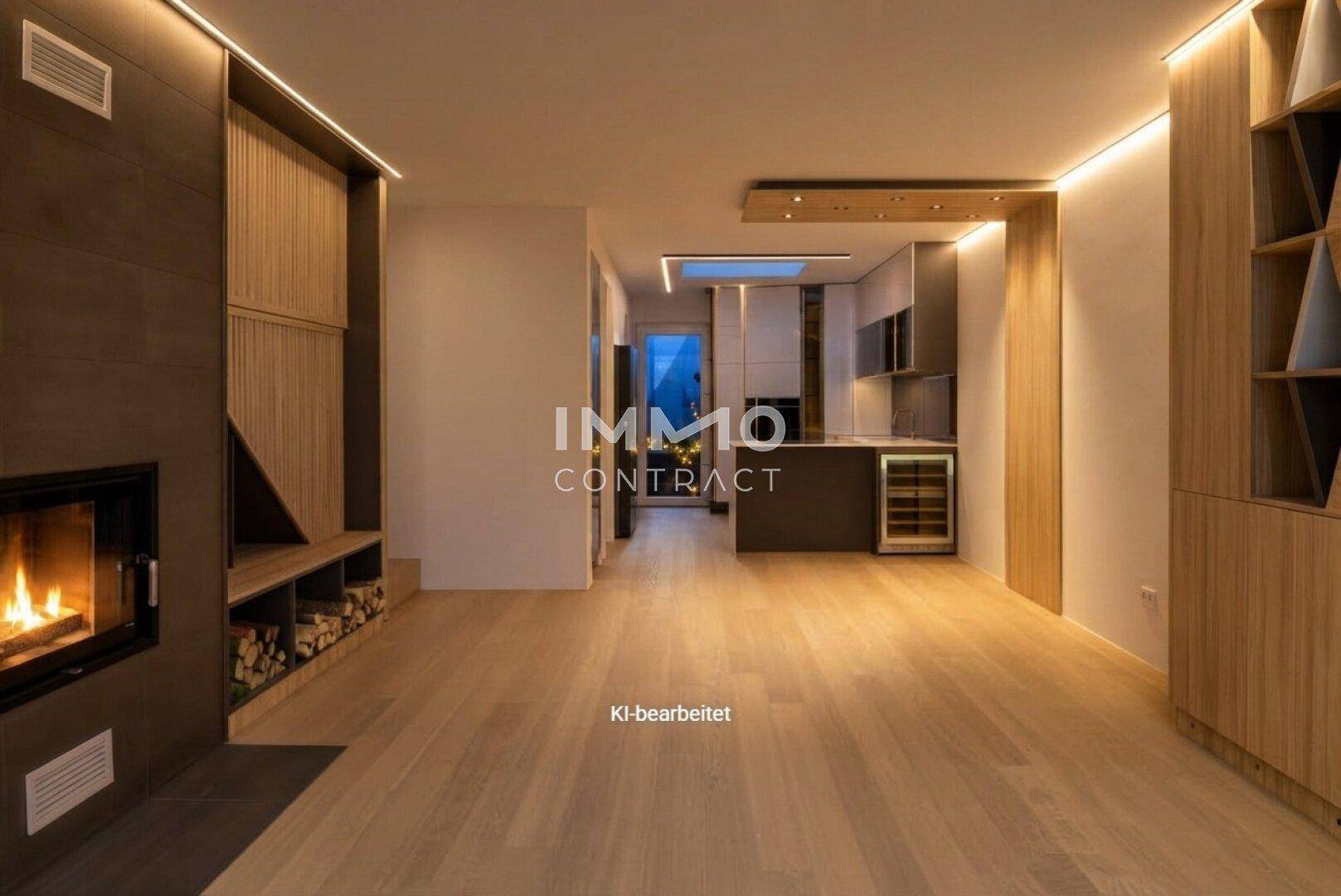 Offener Wohnbereich mit Kamin, Holzfußboden und Blick auf eine moderne Küche mit Weinkühler.