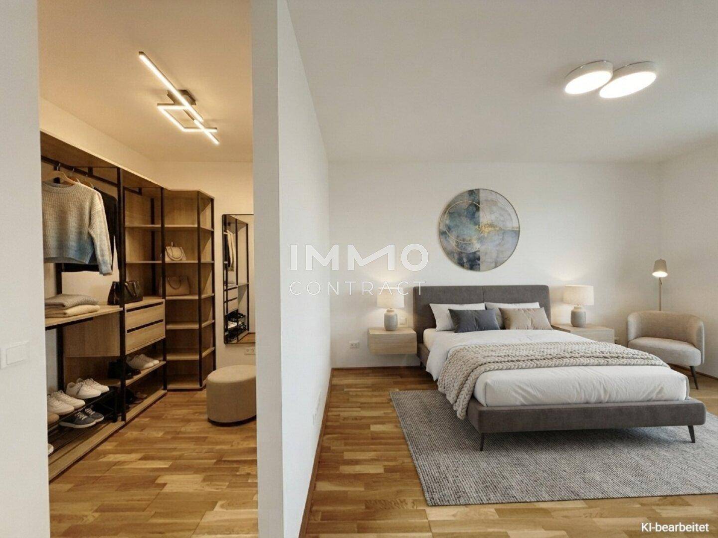 Helles Schlafzimmer mit modernem Bett und angrenzendem begehbarem Kleiderschrank.