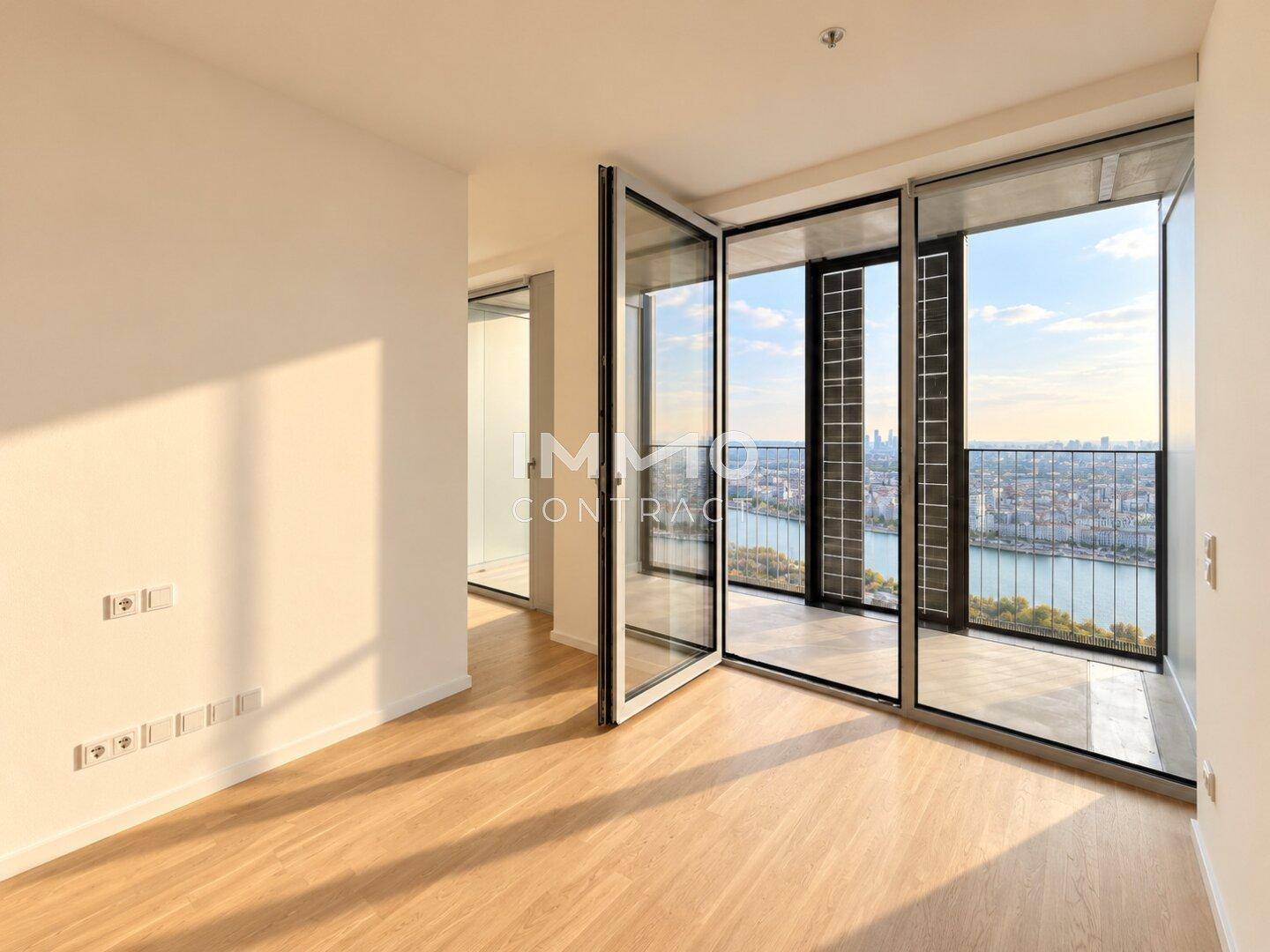 Stephansdom &amp; Prater Blick: DC2 Tower - 33. Etage - Von Der Sonne geküsst