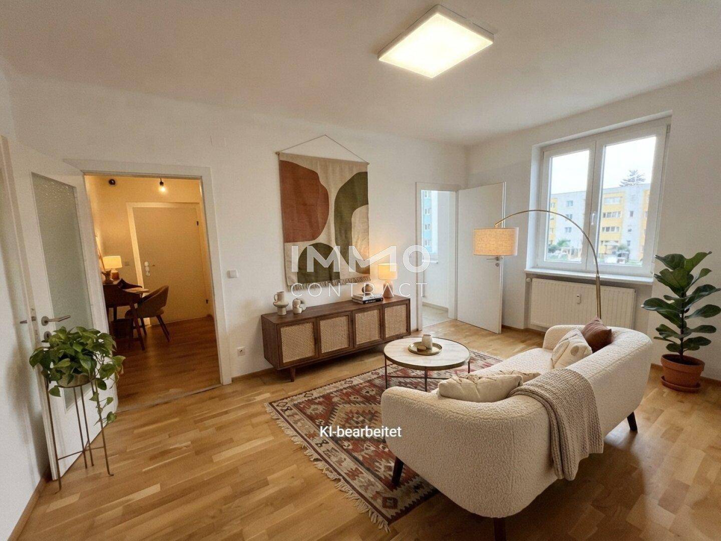 Virtuell inszeniertes Wohnzimmer mit modernem Mobiliar, Parkettboden und viel Tageslicht.