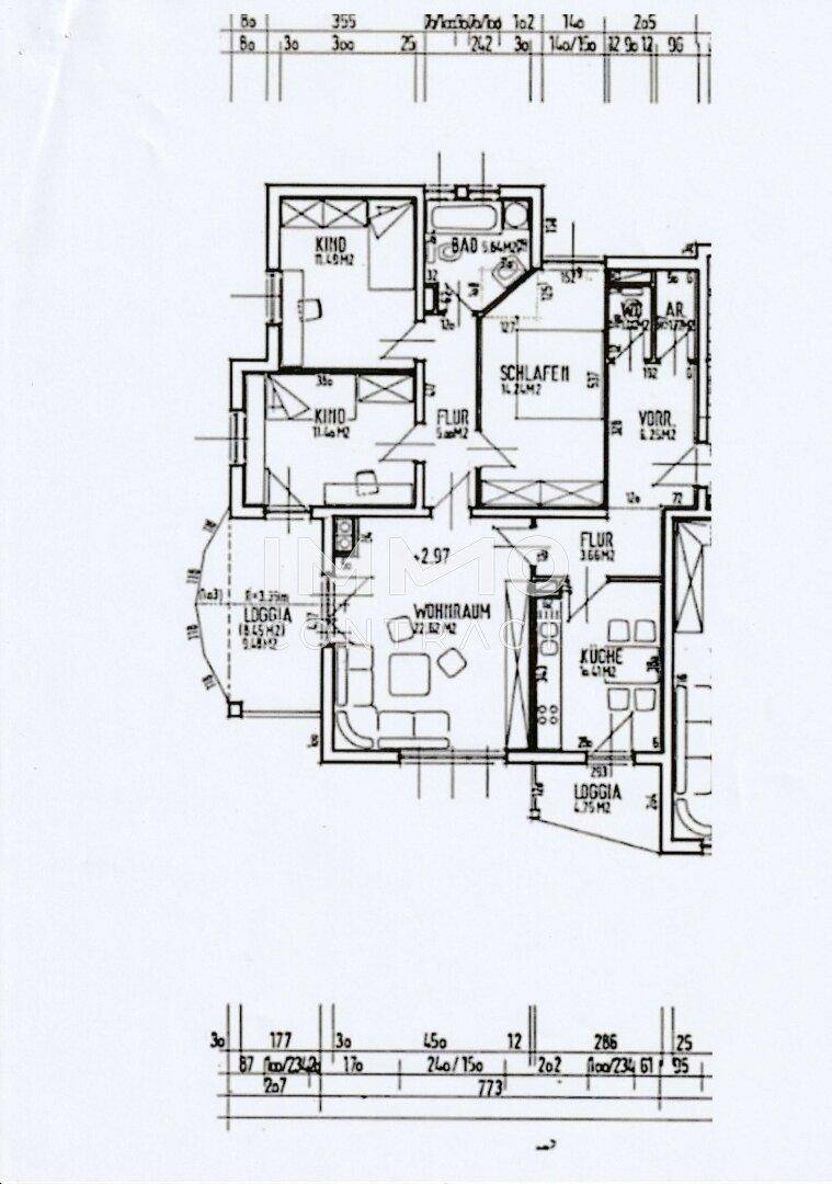 Detaillierter Grundriss einer Wohnung mit Wohnraum, Küche, Schlafzimmern und Loggien.