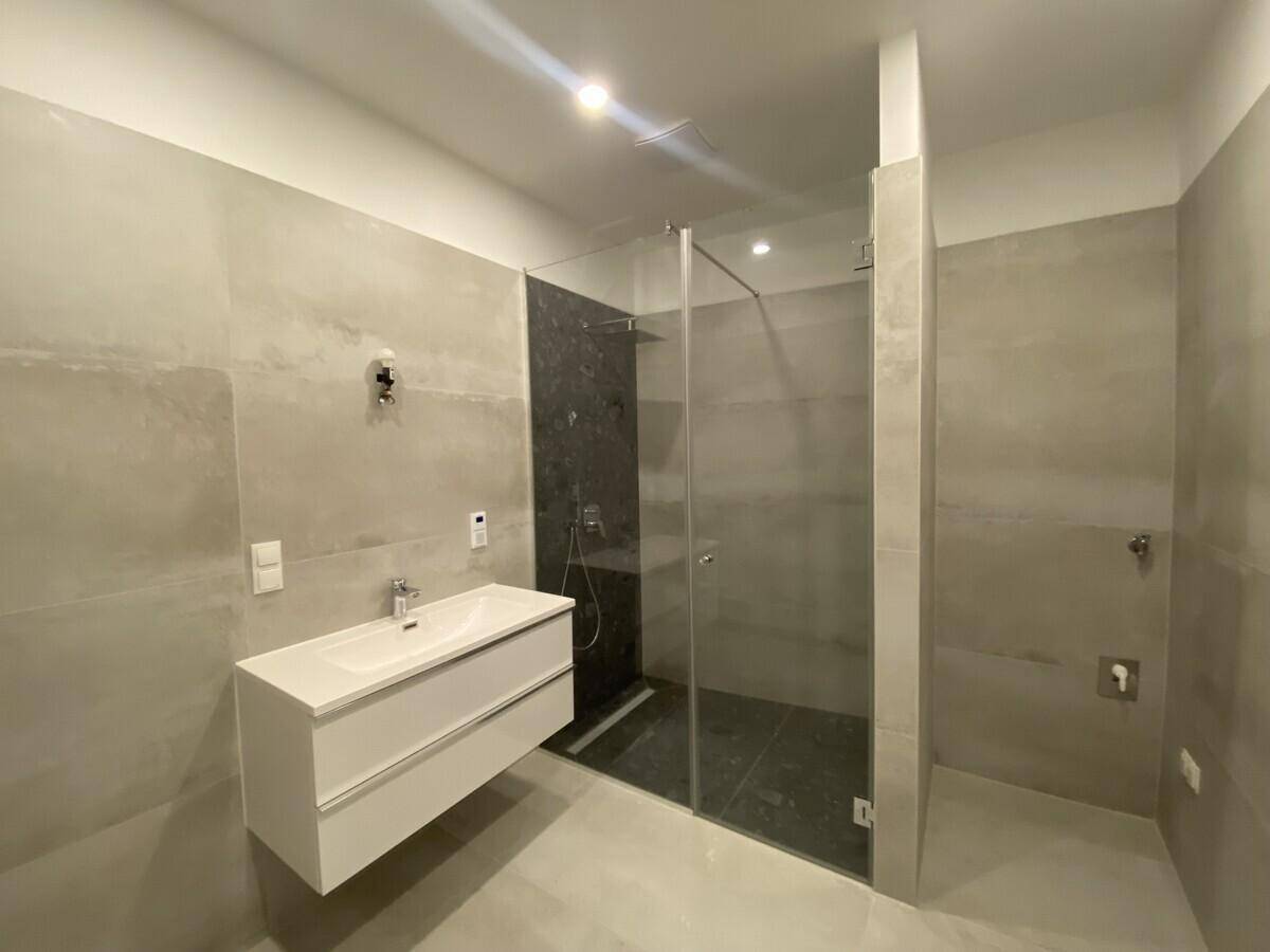 Badezimmer mit Dusche