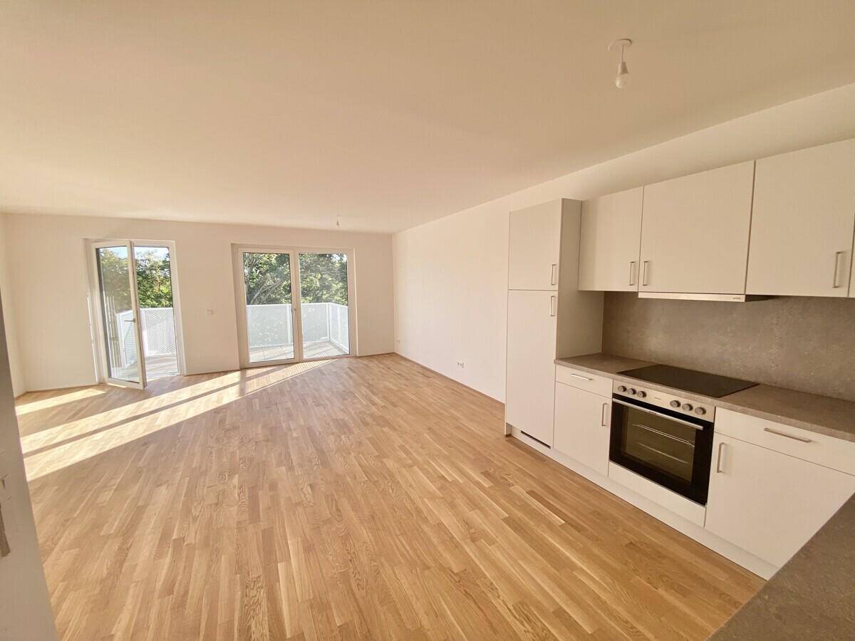 Wohnesszimmer mit Balkon