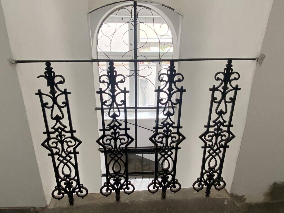 Treppenhaus und Lift
