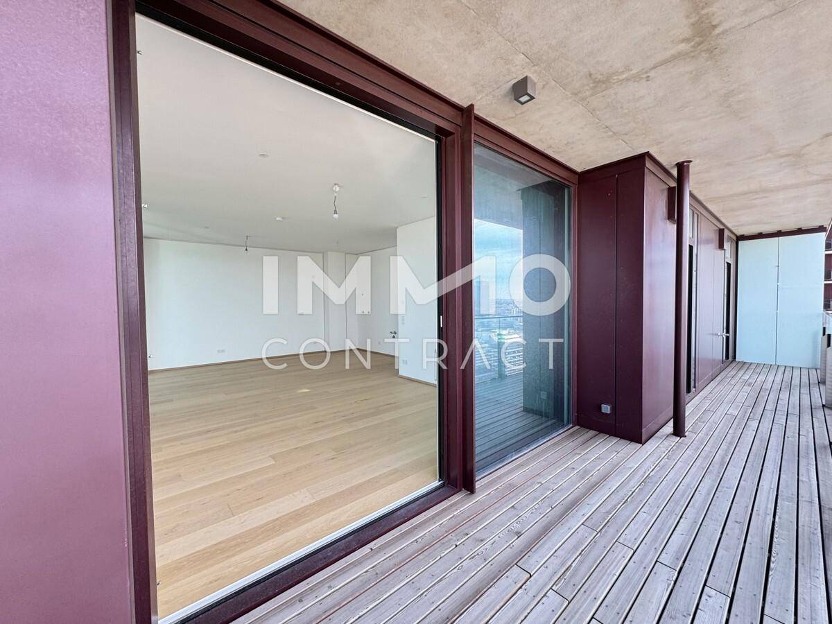Loggia, Balkon