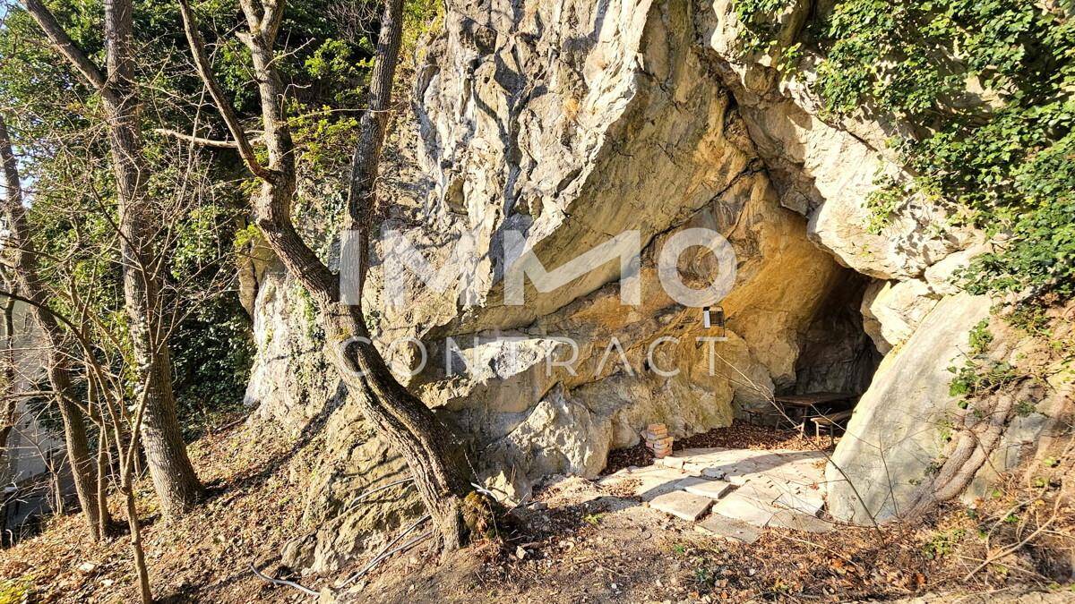 Neu Neu Höhle