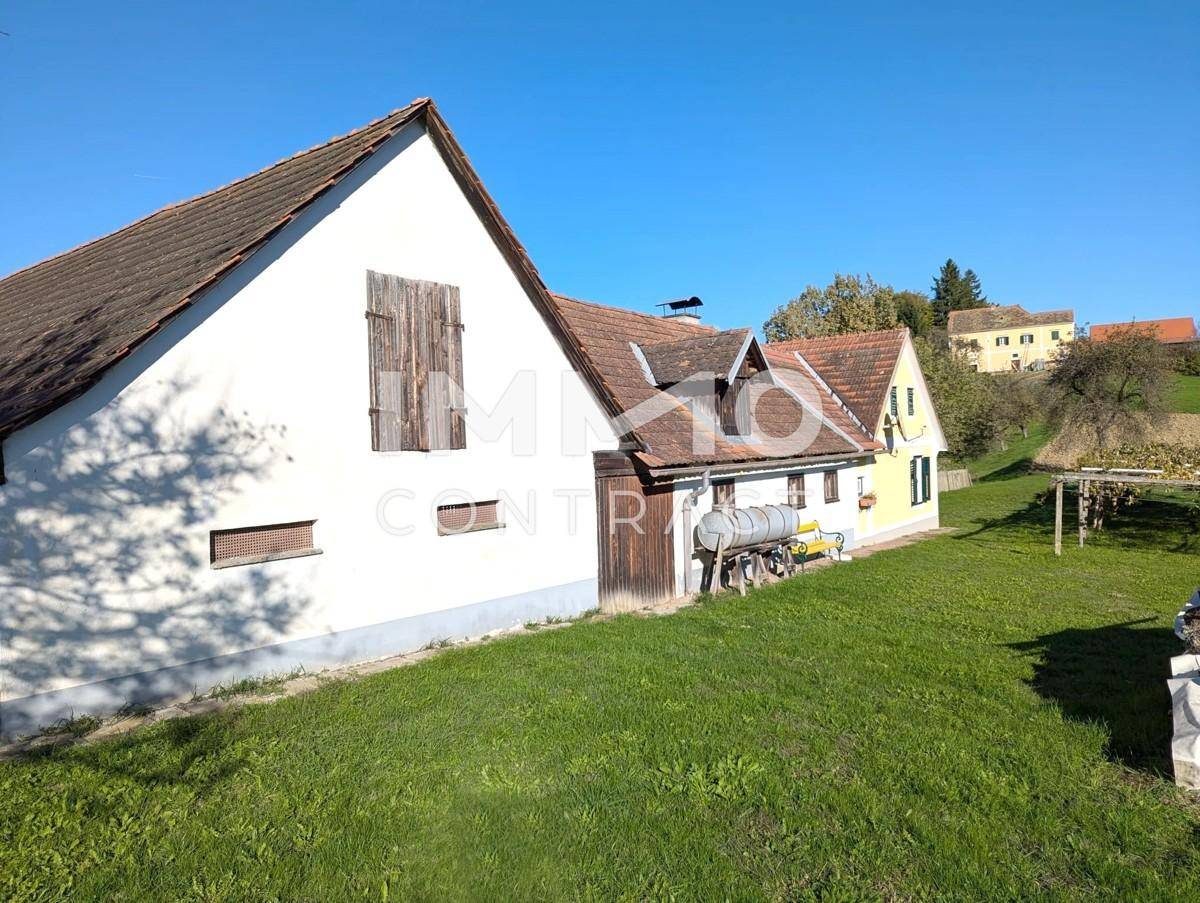 Blick auf die Hofseite - Mittags