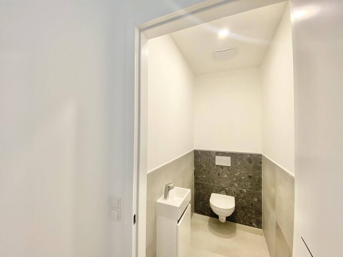 WC mit Waschbecken