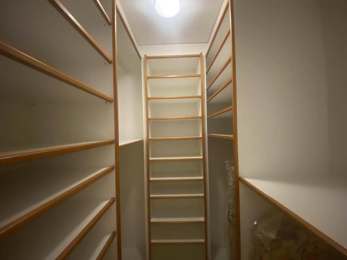 Begehbarer Schrank