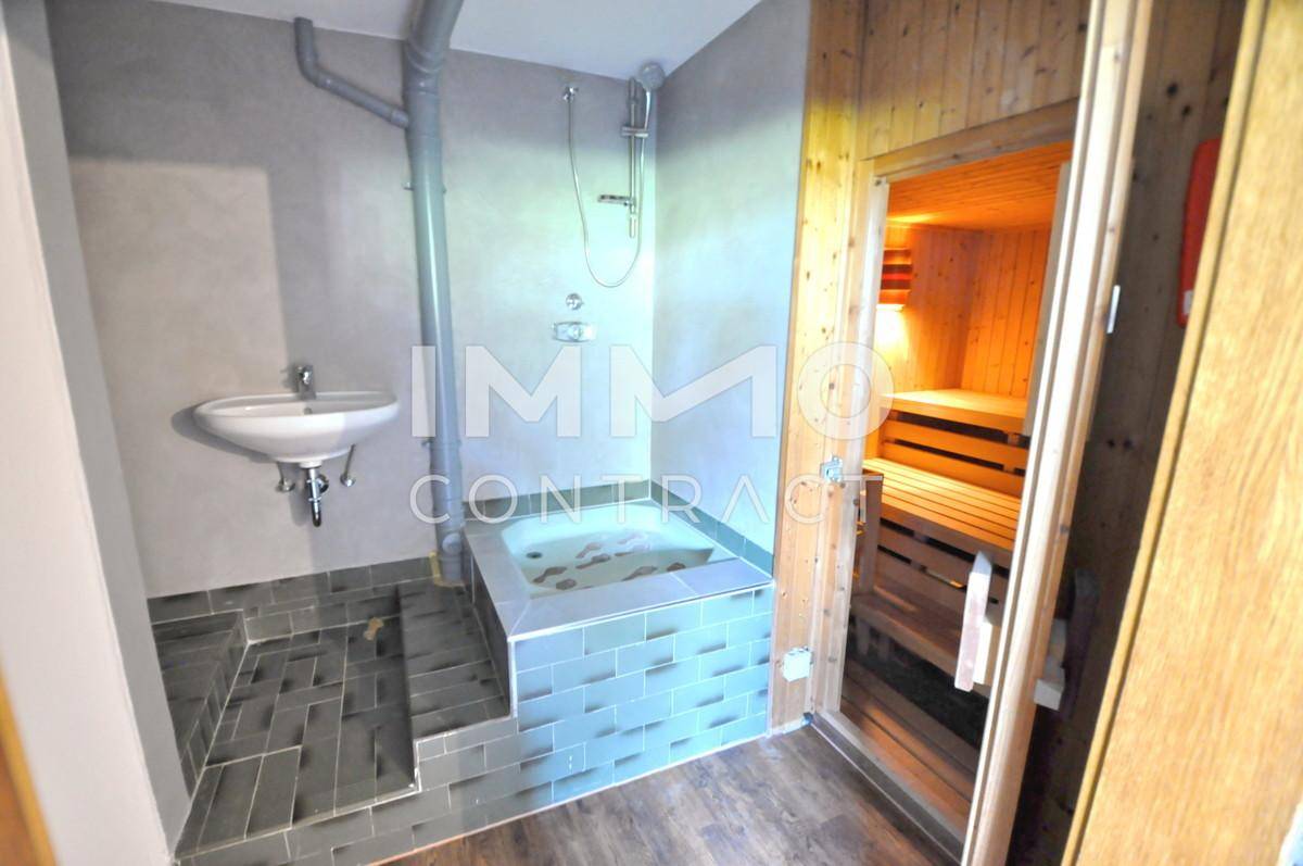 Badezimmer mit Sauna und WC im UG