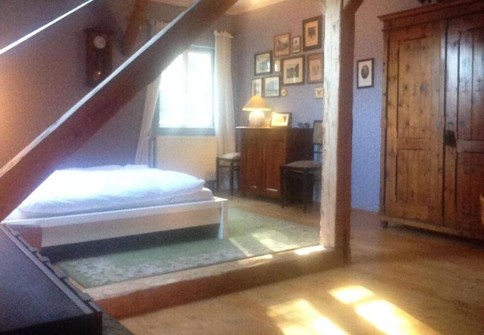 Schlafzimmer 3 Möblierungsvorschlag (unmöbliert)