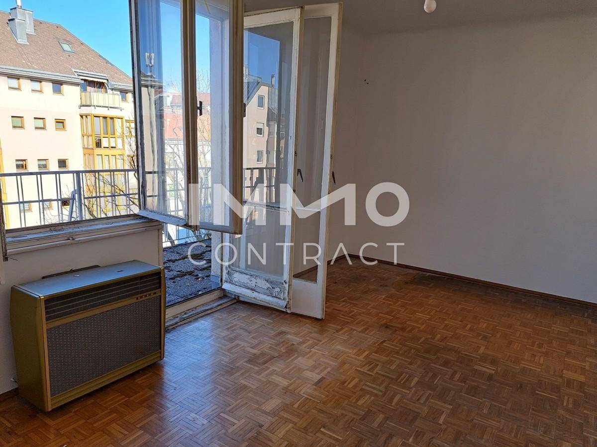 Schlafzimmer mit Ausgang auf den Balkon