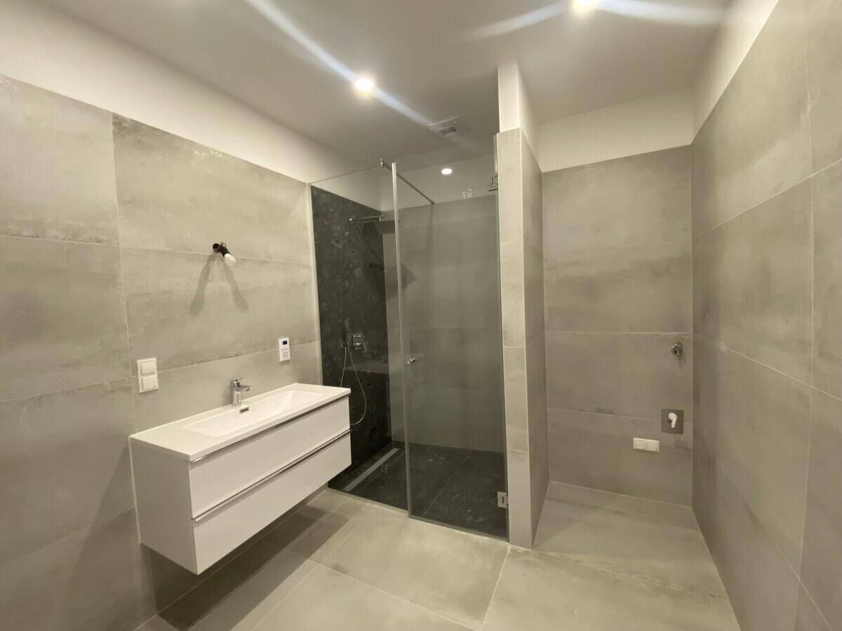 Badezimmer mit Dusche