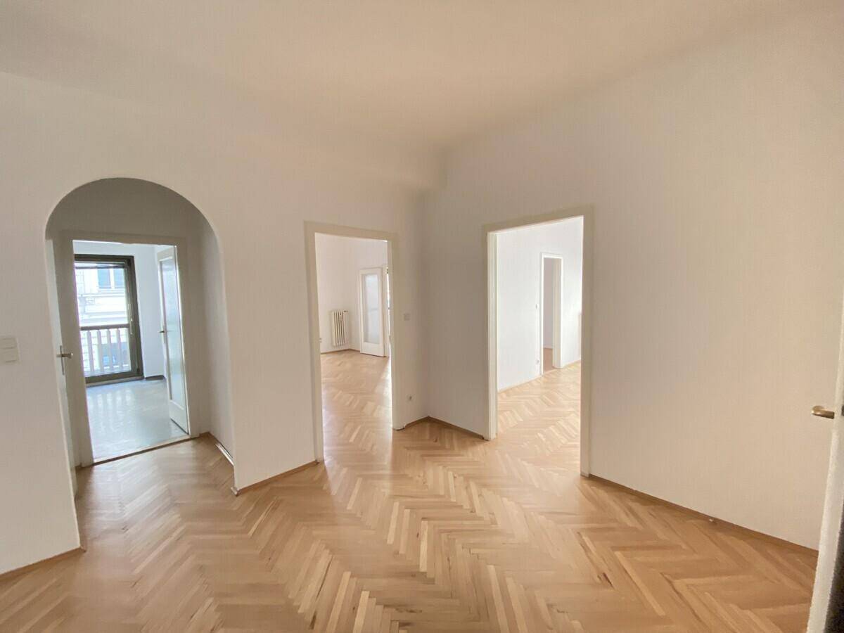 Blick zu den Zimmern