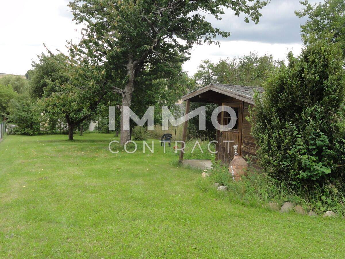 Mit Gartenhäuschen