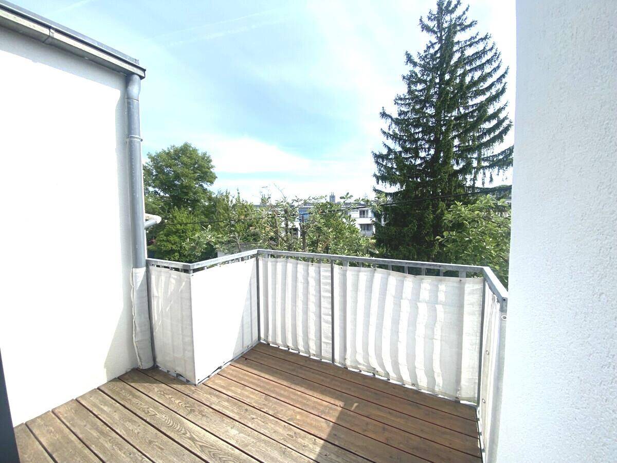 Balkon mit Blick ins Grüne