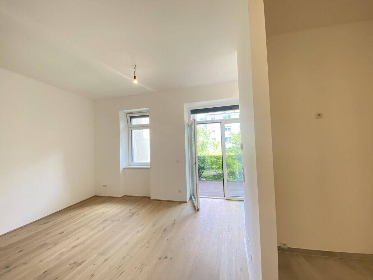 Wohnzimmer mit Block ins Grüne