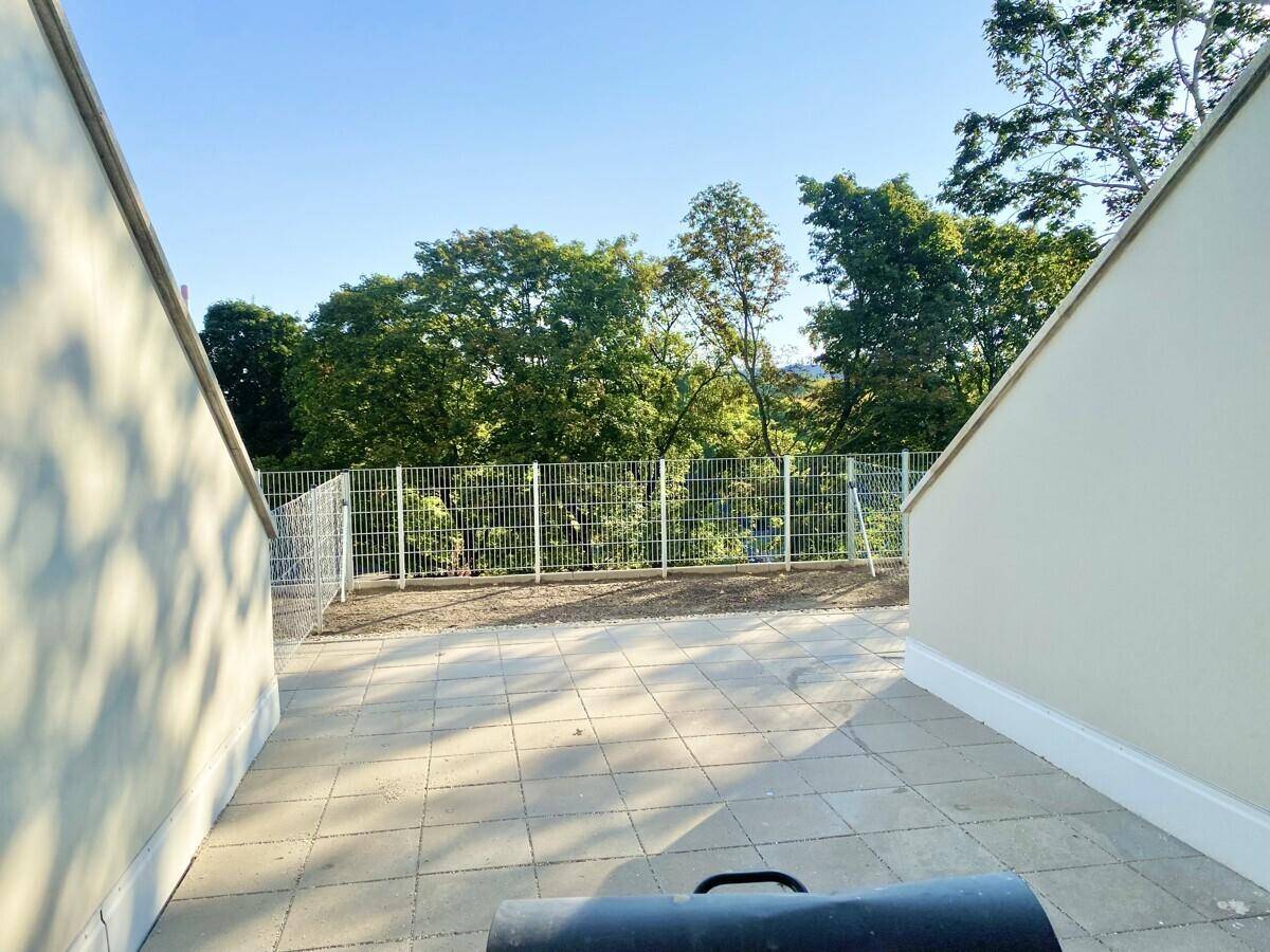 Terrasse vor den Schlafzimmern