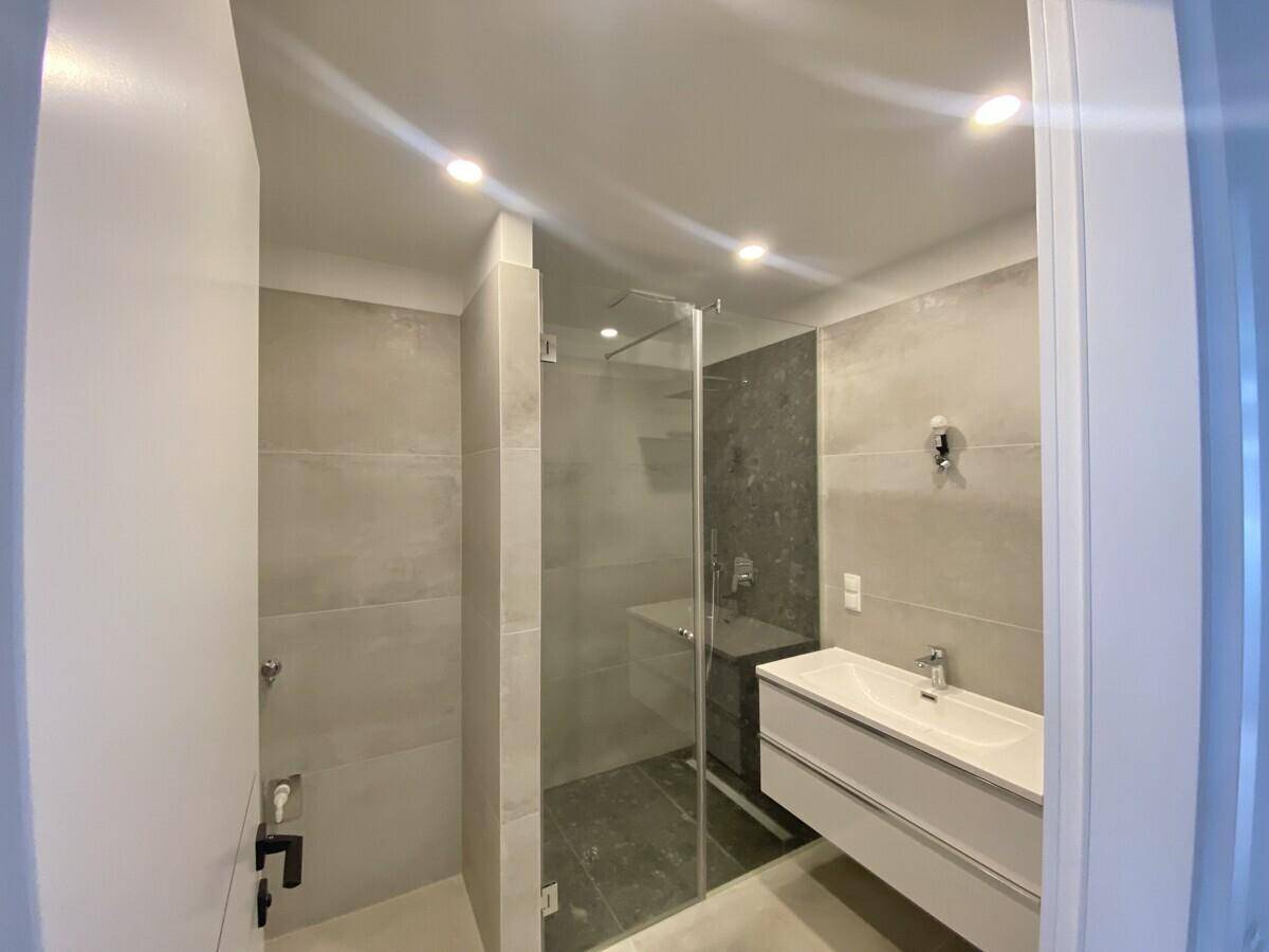 Badezimmer möbliert