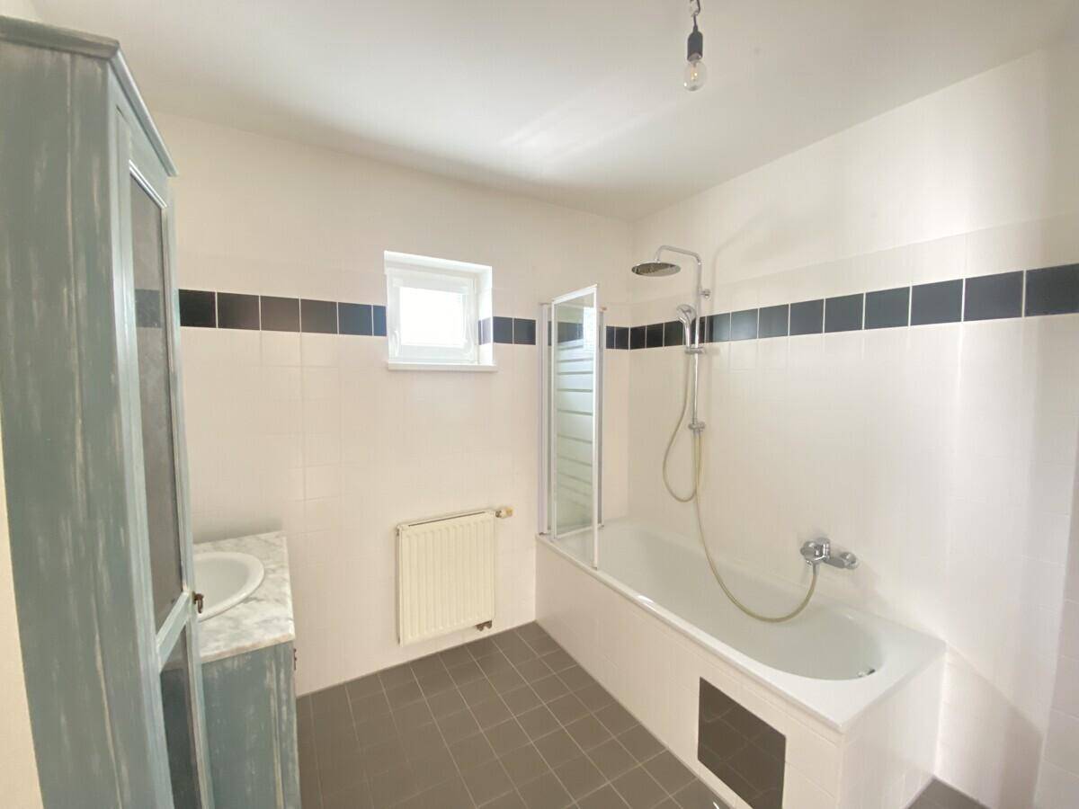 Badezimmer mit Tageslicht