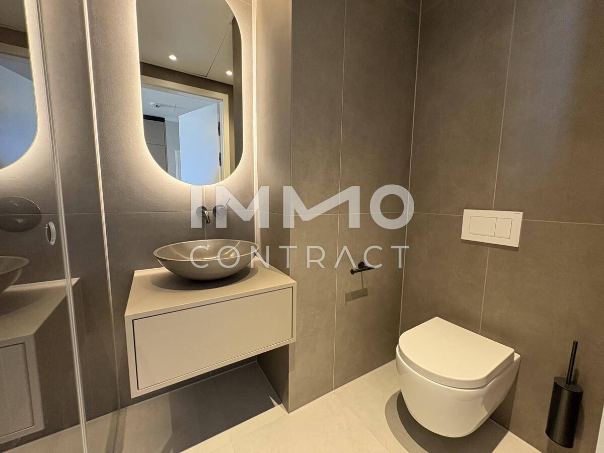 Badezimmer mit Dusche und WC