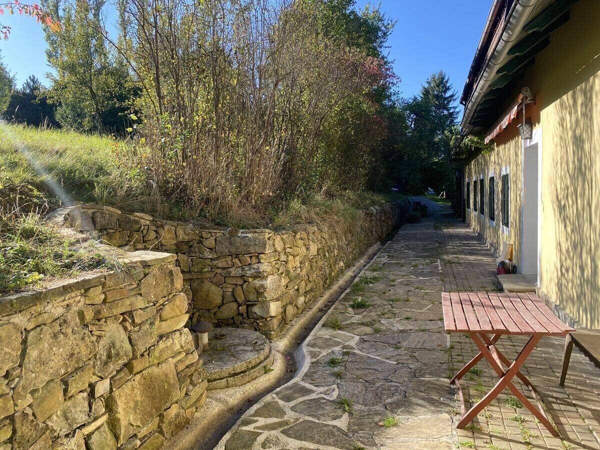 Sonniger Hof mit Terrasse