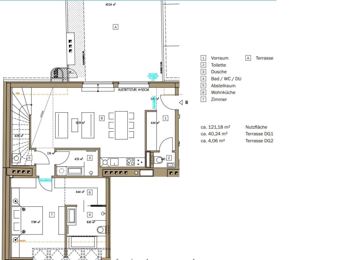 Grundriss des Erdgeschosses mit offener Wohnküche, Bad und großer Terrasse.