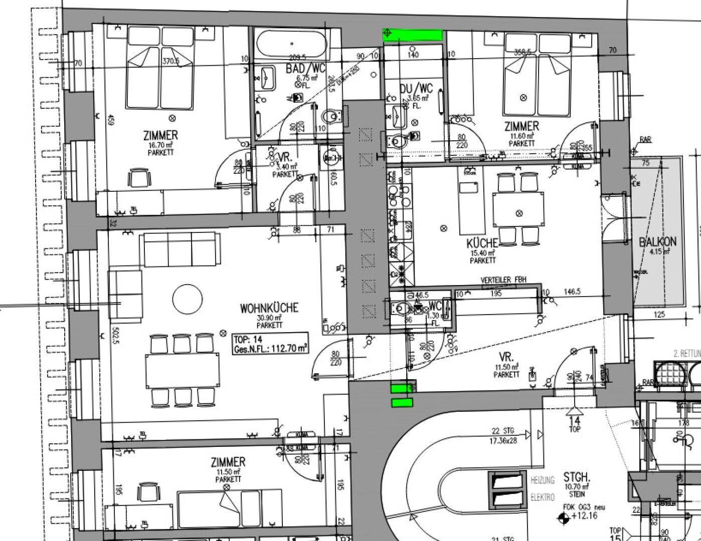 Detaillierter Grundriss einer Wohnung mit mehreren Zimmern und Balkon.