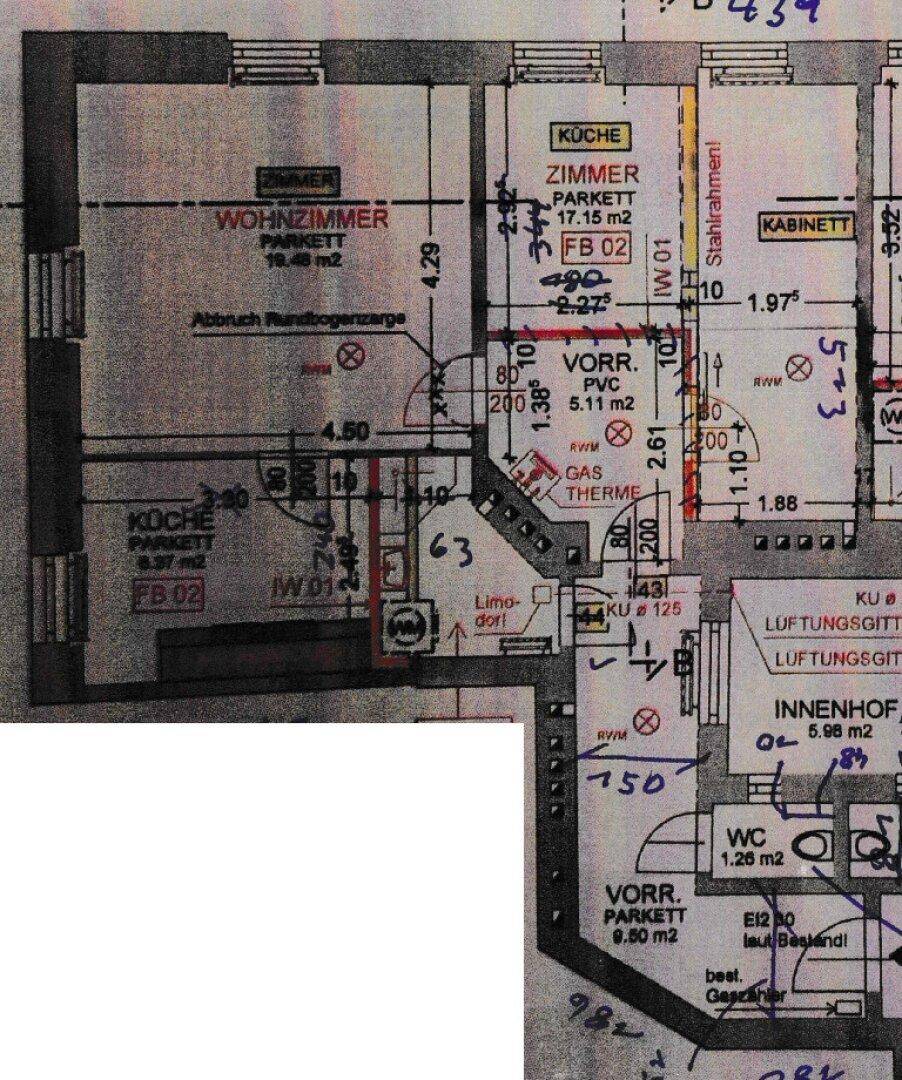 Detaillierter Grundriss mit Raumaufteilung, Flächenangaben und verschiedenen Bereichen.