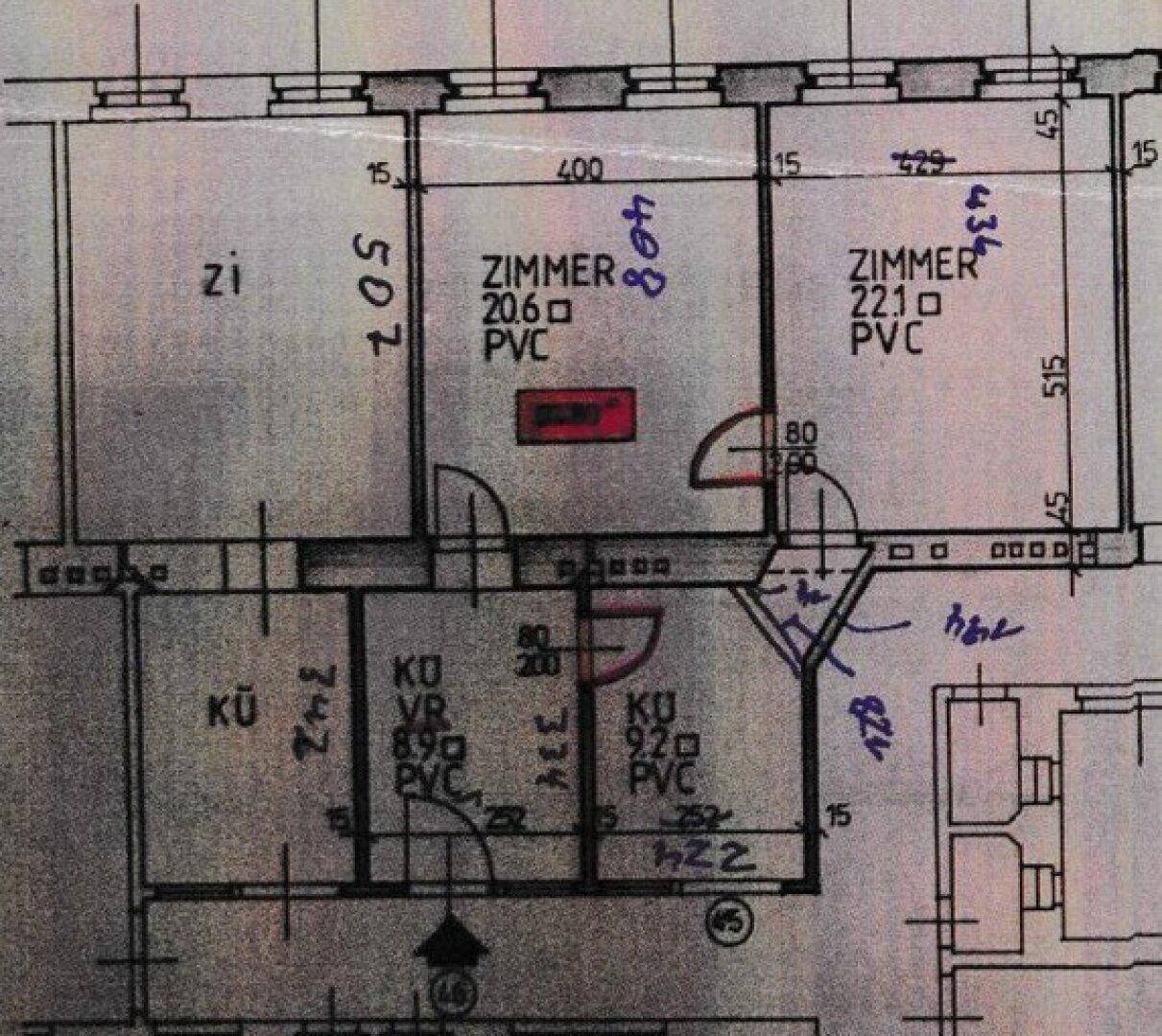 Grundriss mit Zimmern und Maßen, zeigt die Aufteilung der Wohnung in einem Altbau.