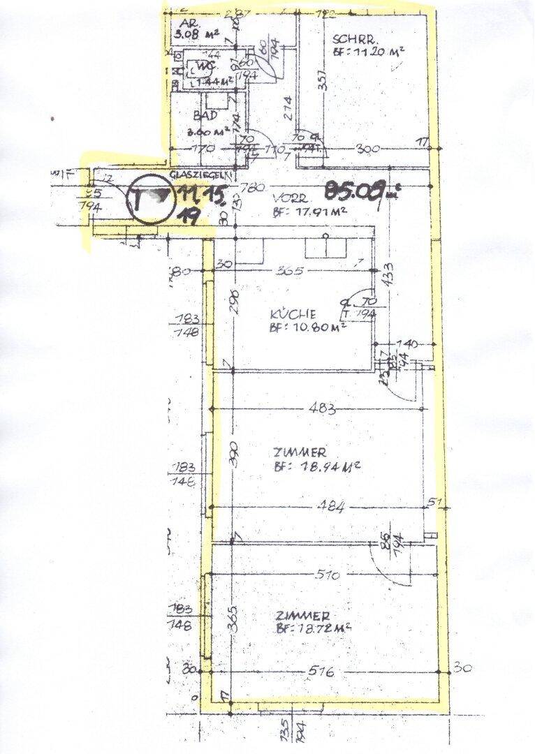 Detaillierter Grundriss einer Wohnung mit Zimmern, Küche und Bad, inklusive Flächenangaben.