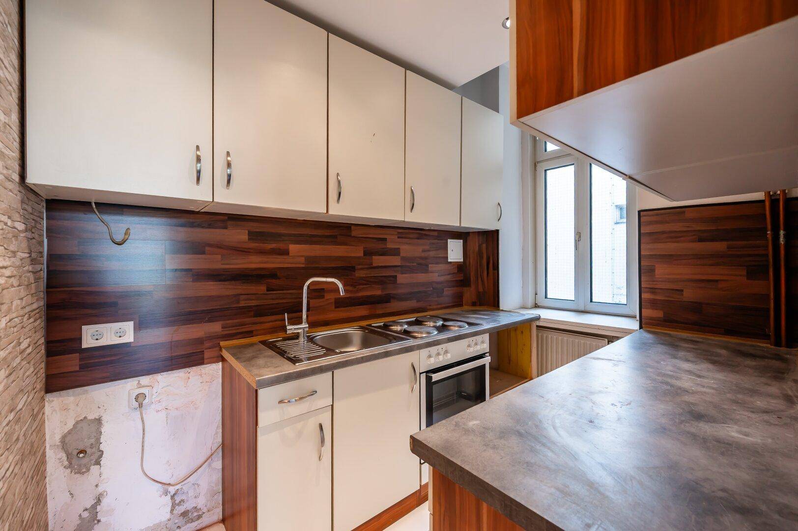 ++NEU++ Sanierungsbedürftige 2-Zimmer Altbau-Wohnung mit viel Potenzial! - zentrale Lage!! - View 6