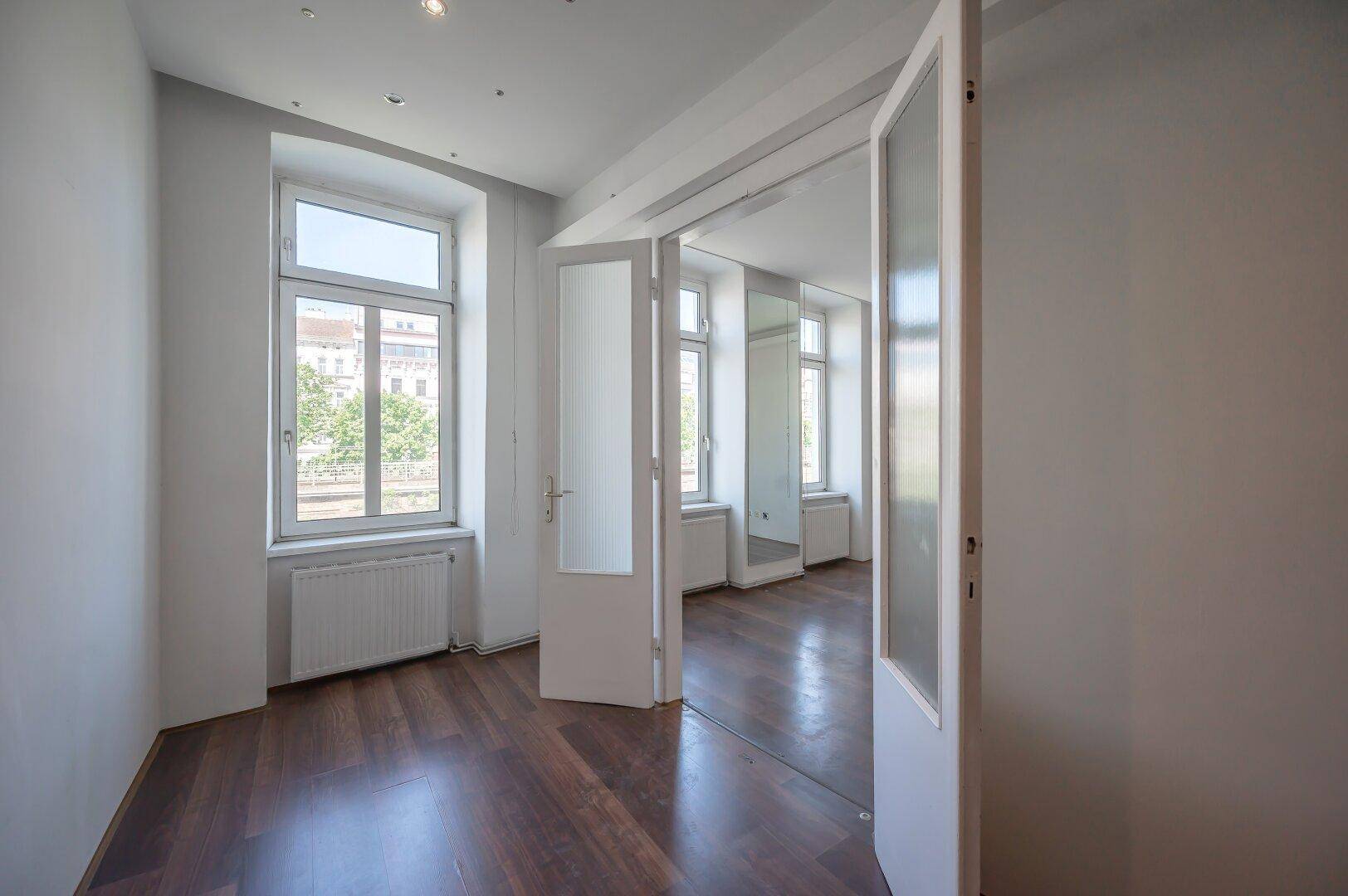 ++NEU++ Sanierungsbedürftige 2-Zimmer Altbau-Wohnung mit viel Potenzial! - zentrale Lage!! - View 3
