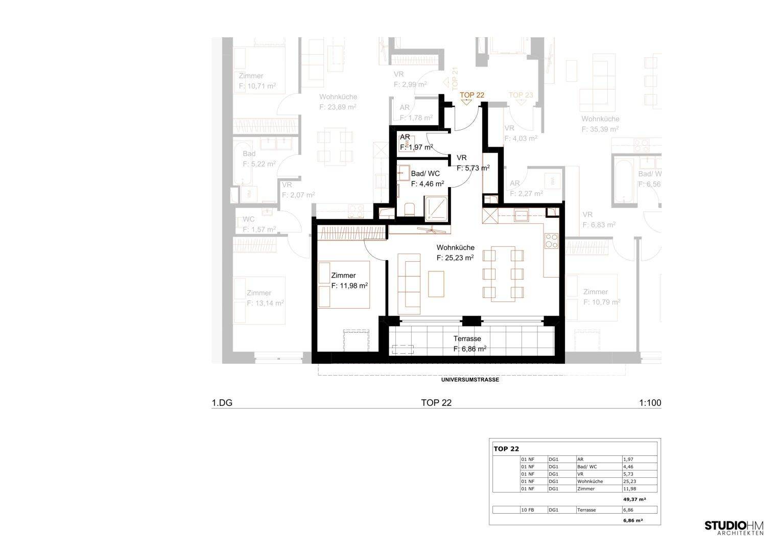 Grundriss der Wohnung Top 22 mit Wohnküche, Zimmern und Terrasse.