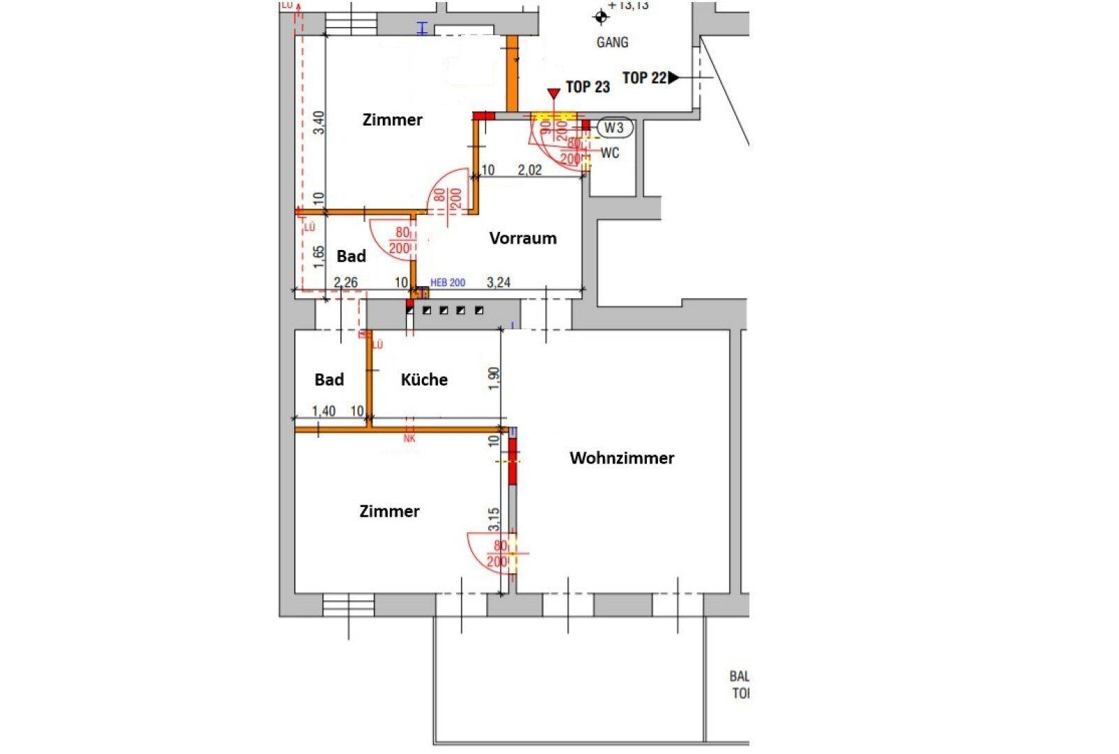 Grundriss der Wohnung mit Zimmern, Bad, Küche und Wohnzimmer, inklusive Balkon.
