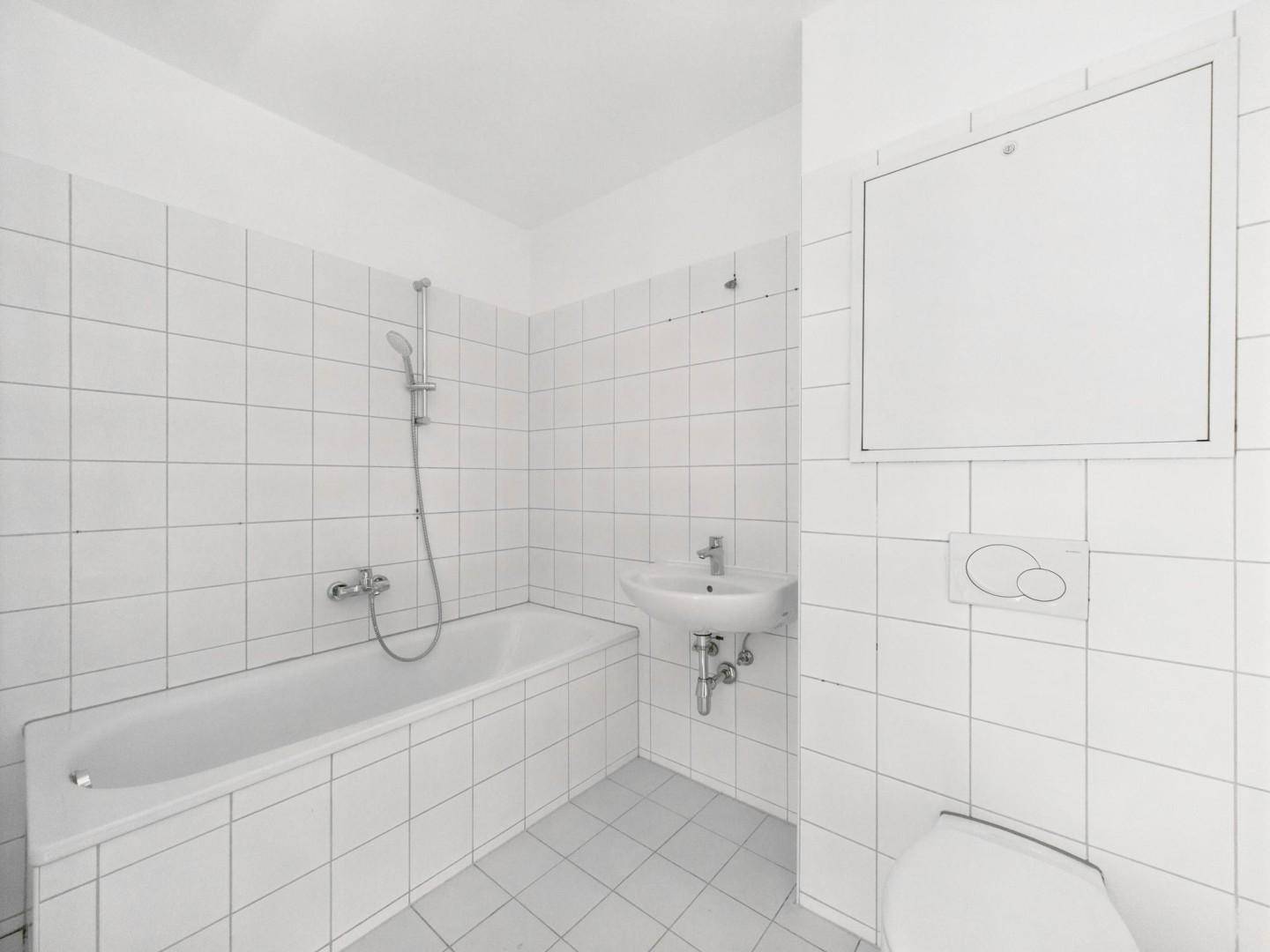 CAM04191G0-PR0050-STILL006