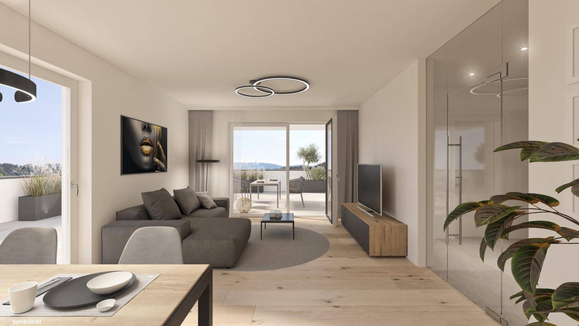 Modernes Wohnzimmer mit bequemer Couch, Holzboden und großem Fenster zur Terrasse.