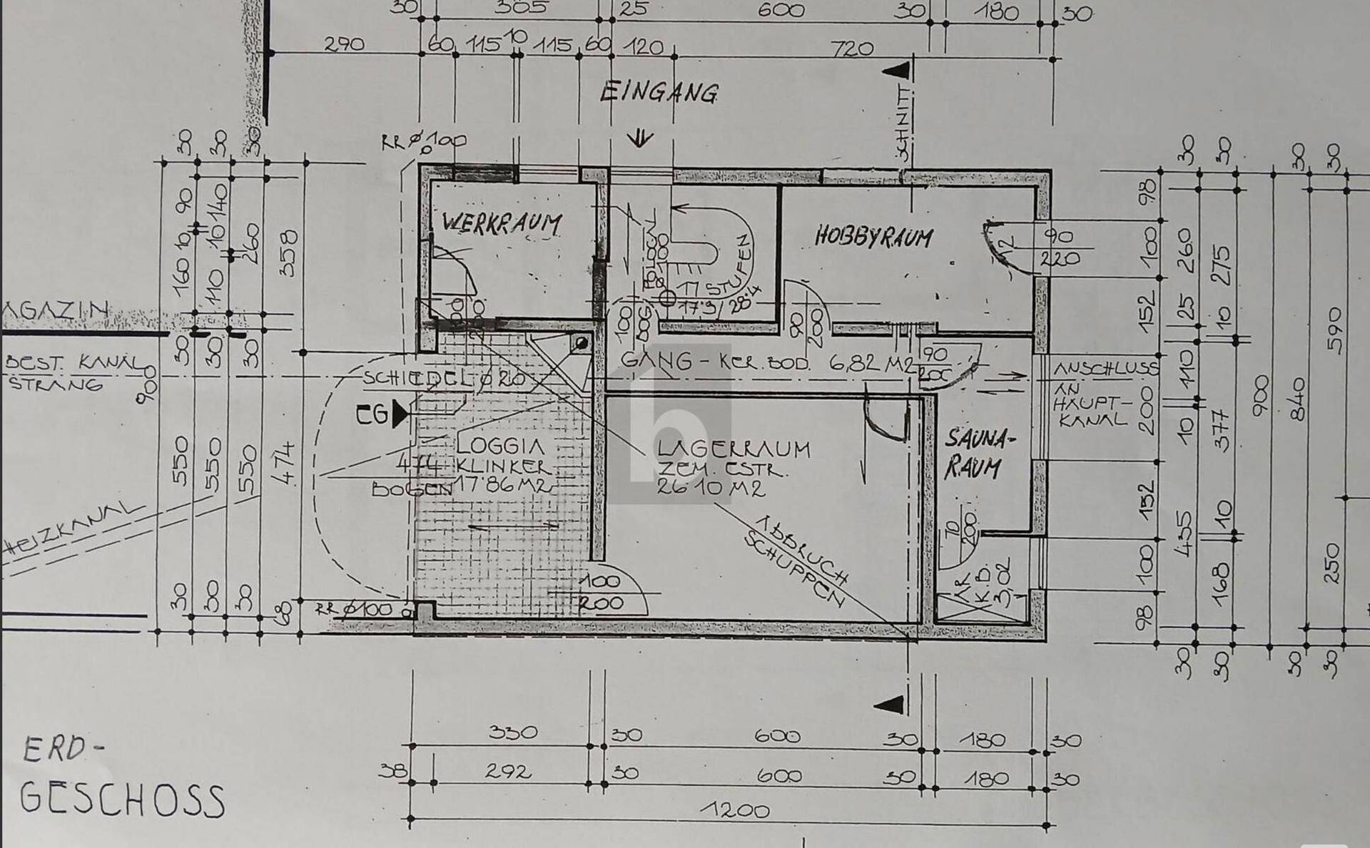 Grundriss des Erdgeschosses mit Loggia, Saunaraum, Lagerraum und weiteren Funktionsräumen.