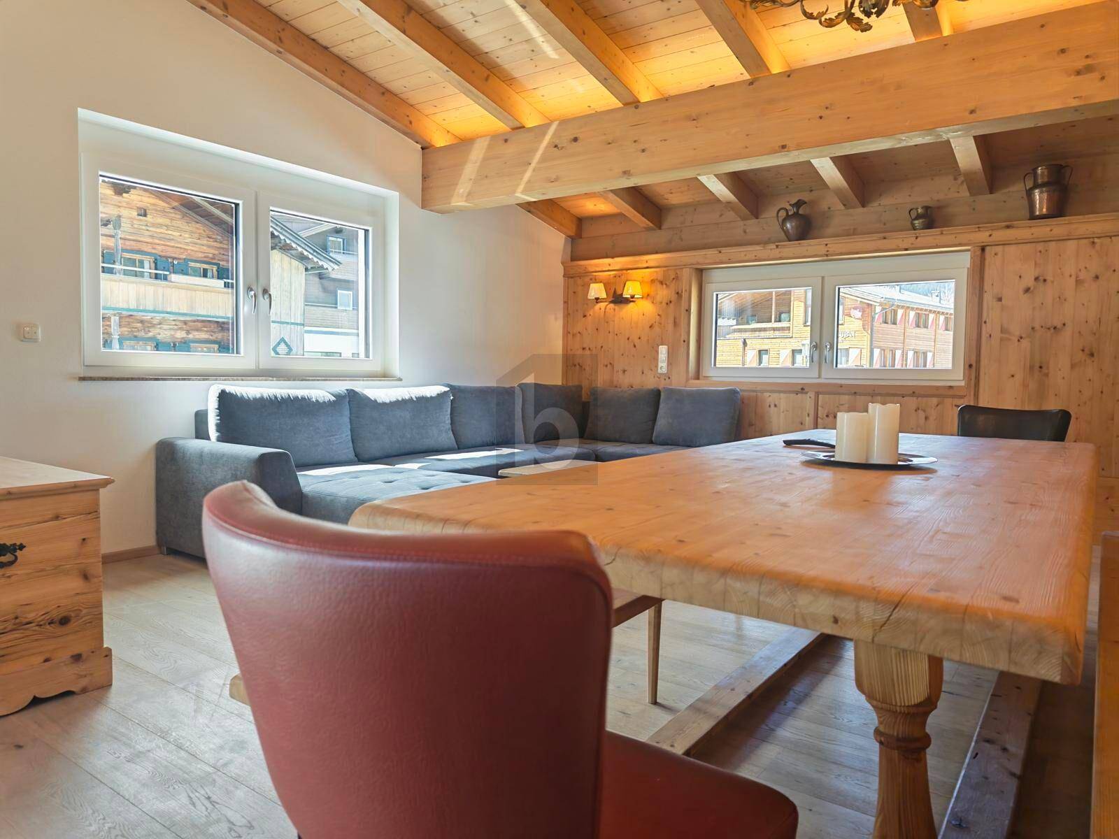 PREISHIT!!! SONNIGE TERASSE MIT PANORAMABLICK AUF DIE UMLIEGENDE BERGWELT MIT EINLEGERWOHNUNG - Ansicht 5
