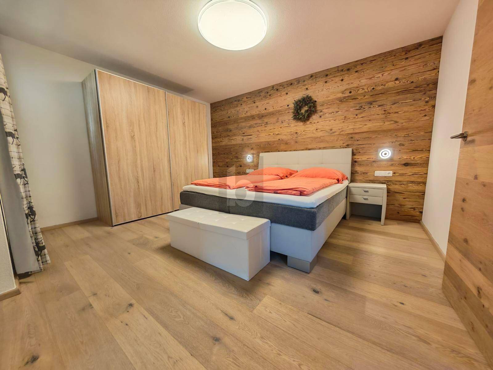PREISHIT!!! SONNIGE TERASSE MIT PANORAMABLICK AUF DIE UMLIEGENDE BERGWELT MIT EINLEGERWOHNUNG - Ansicht 2