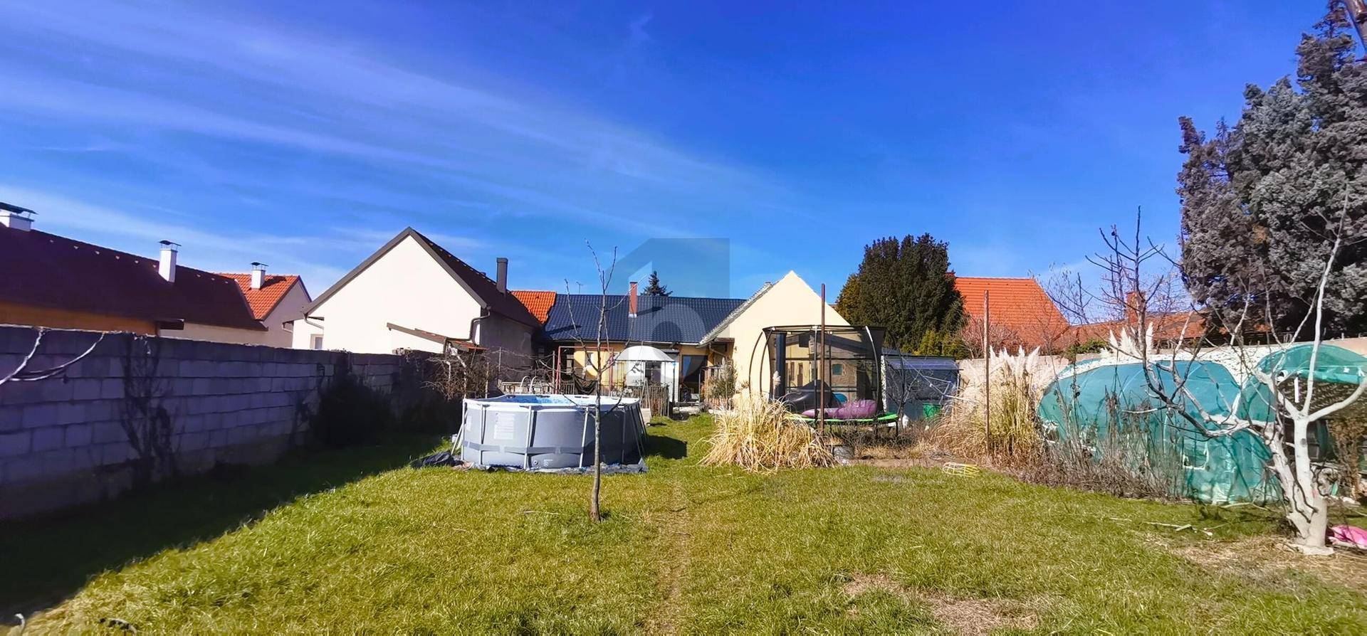 Preisreduktion! RENOVIERT - MIT UNEINSICHTIGEM GARTEN UND ZWEITEM ZUGANG - Ansicht 5
