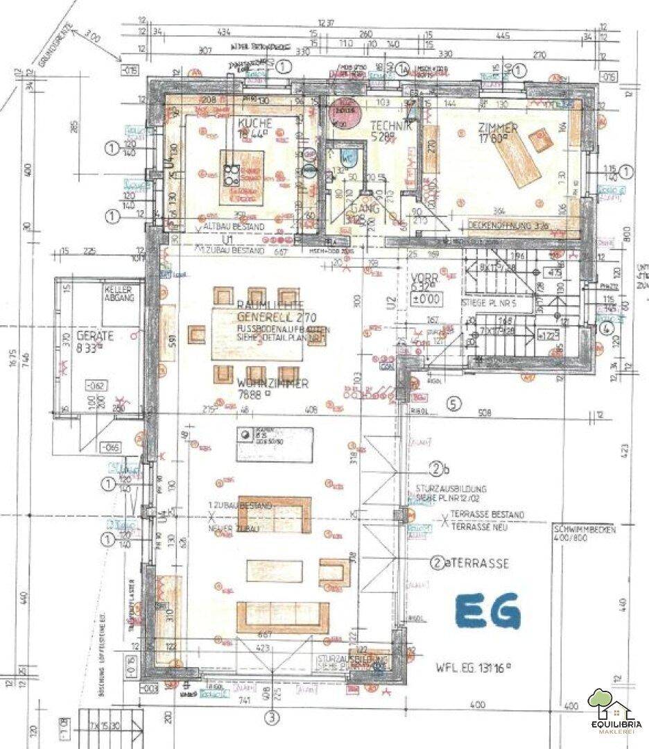 Grundriss des Erdgeschosses mit offenem Wohnbereich, Küche, Zimmer und Terrasse mit Pool.