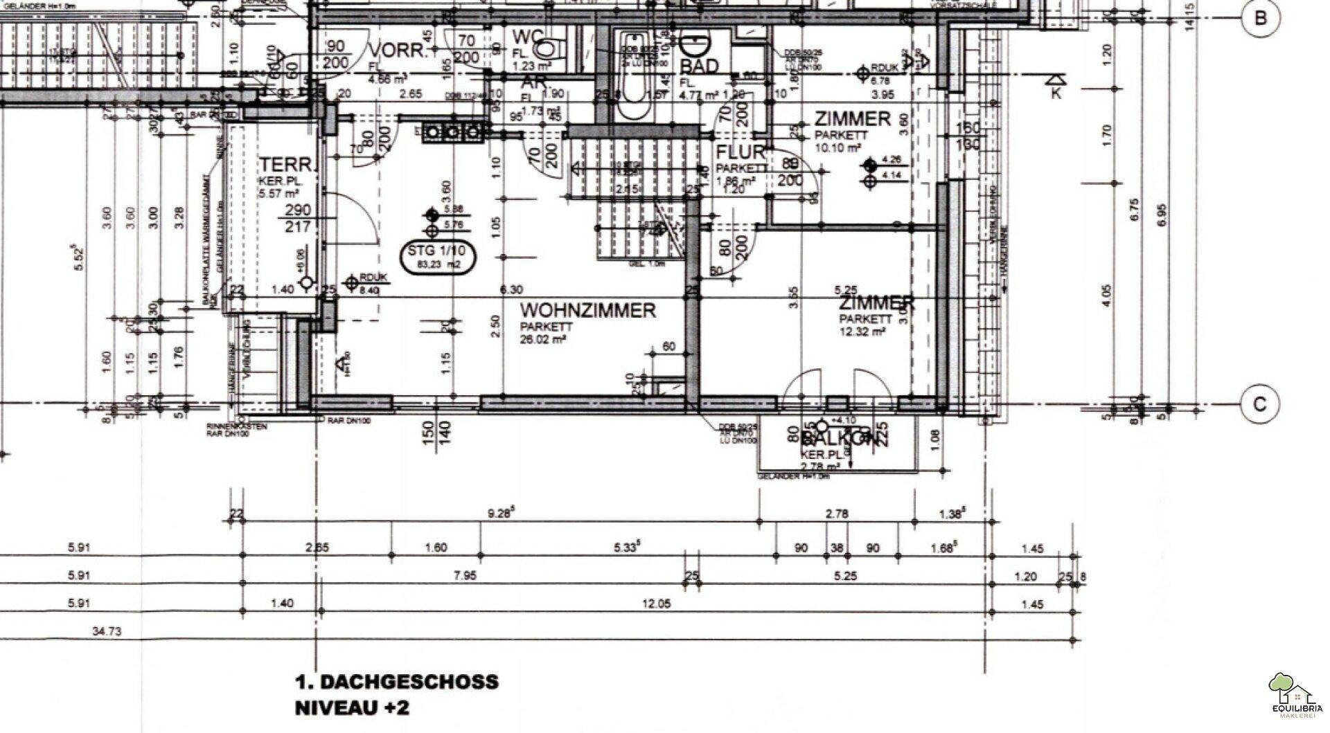 Grundriss des 1. Dachgeschosses mit Wohnzimmer, Zimmern, Bad und Balkon.