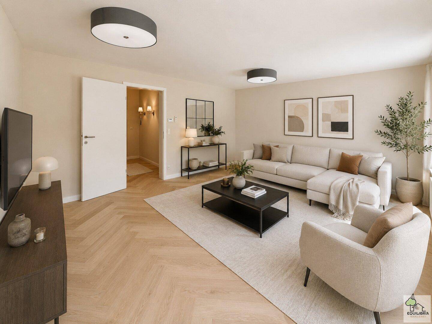 Modern eingerichtetes Wohnzimmer mit Fischgrätparkett, beigem Sofa und stilvoller Dekoration.
