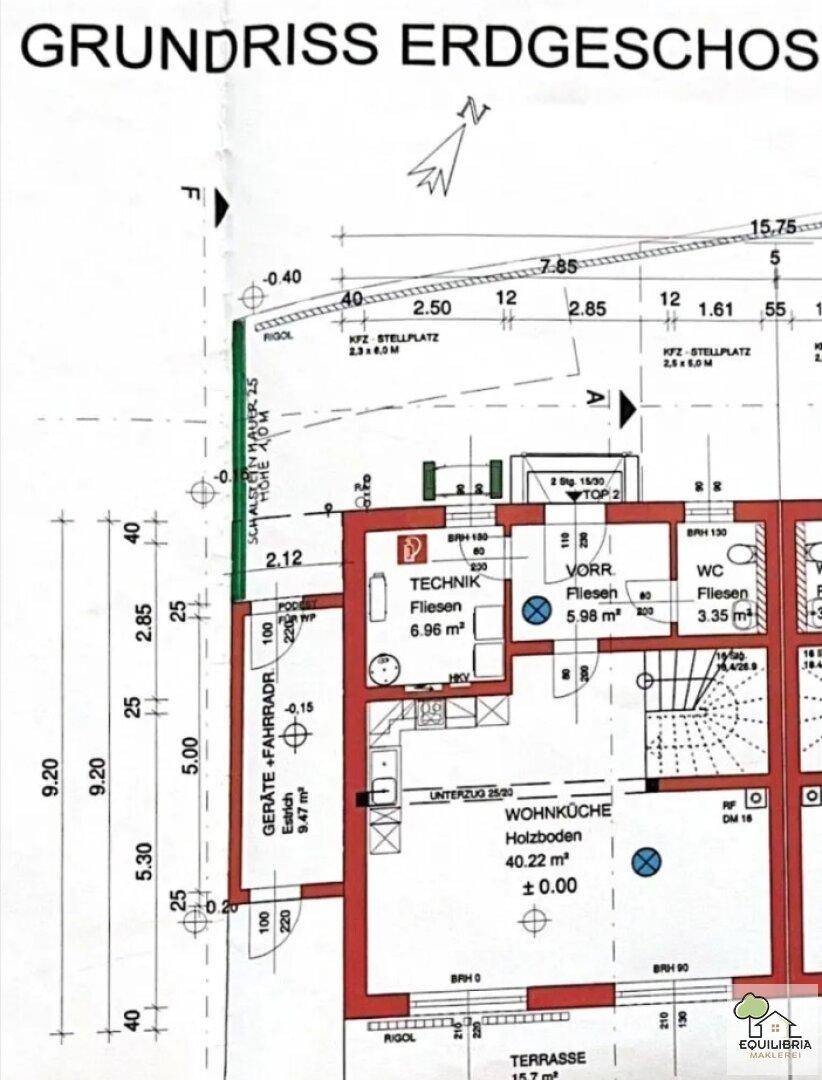 Grundriss des Erdgeschosses mit Wohnküche, Technikraum und WC.
