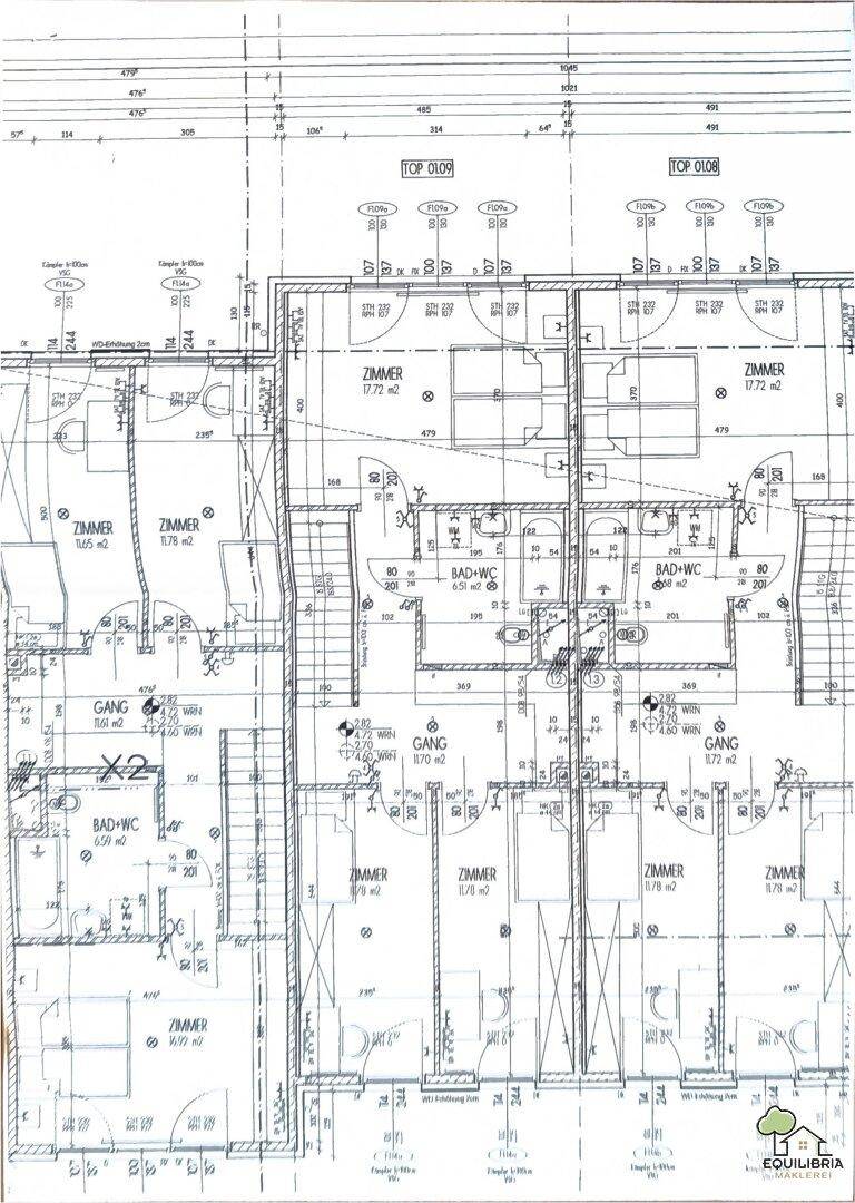 Übersichtlicher Grundrissplan mit Schlafzimmern, Bädern und Gängen für verschiedene Wohneinheiten.