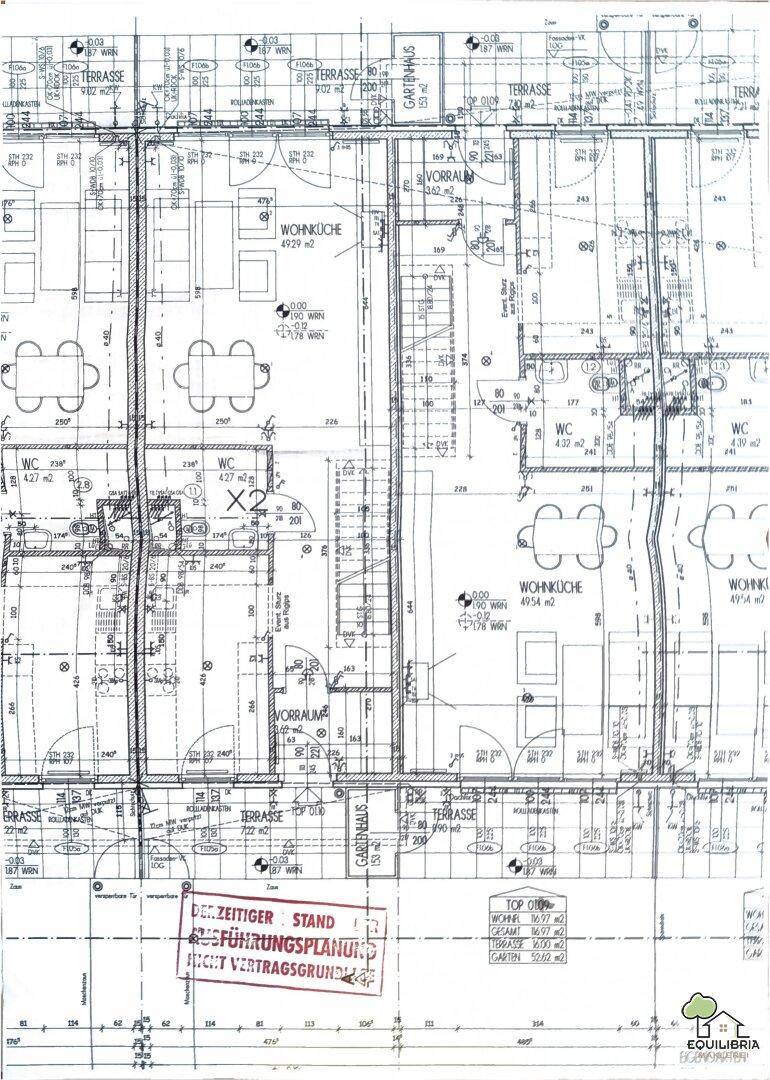 Detaillierter Grundrissplan mit Wohnküchen, Terrassen und Gartenbereichen für mehrere Wohneinheiten.