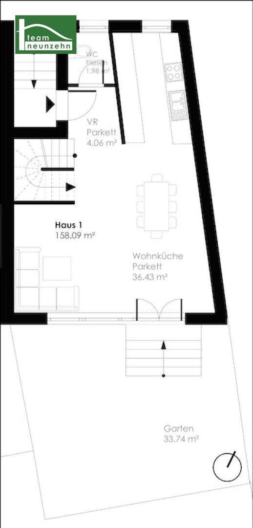 Grundriss des Erdgeschosses mit offener Wohnküche, Gäste-WC und Zugang zum Garten.
