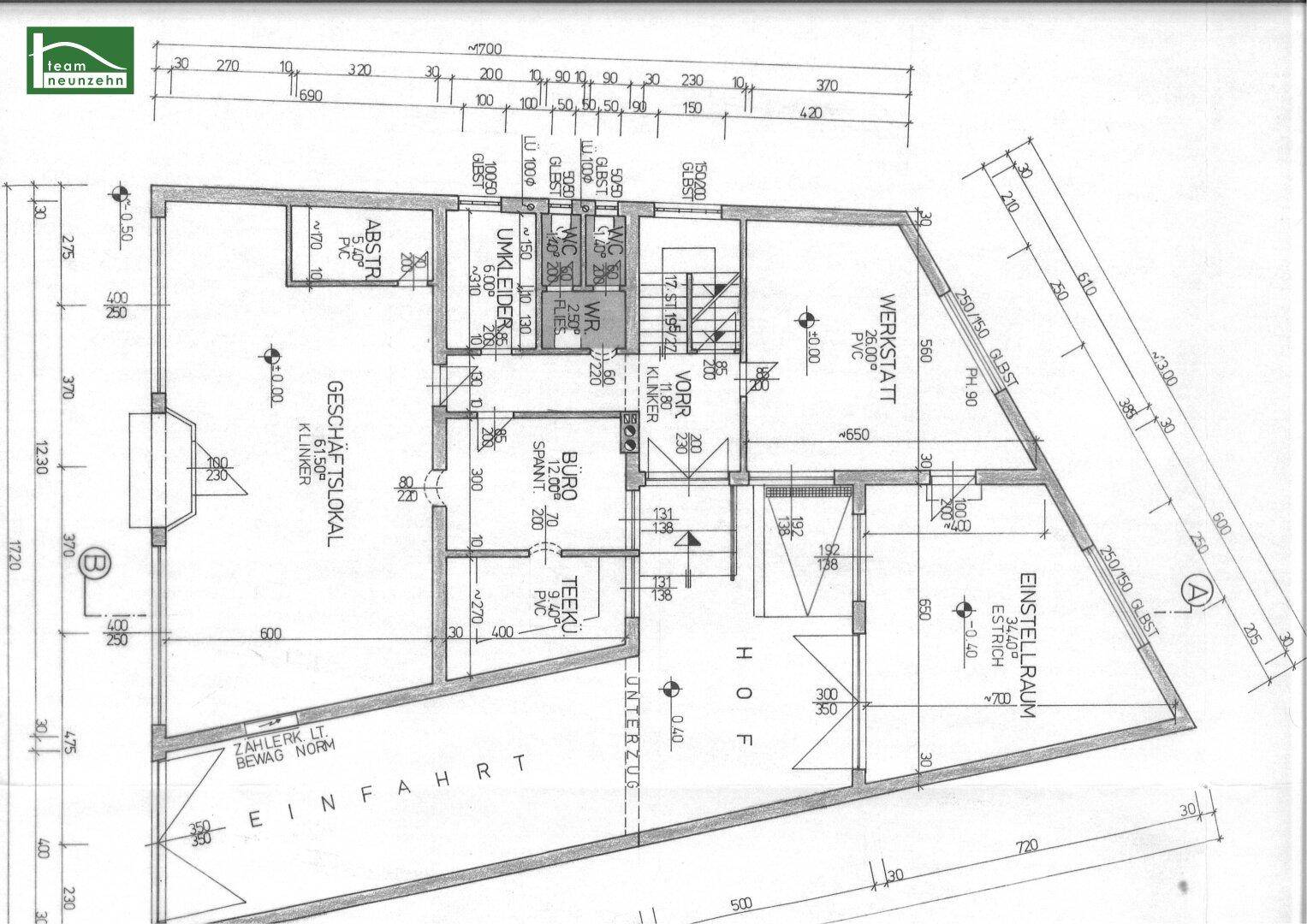 Grundriss des Erdgeschosses mit Geschäftsräumen, Büro und Werkstattbereich.